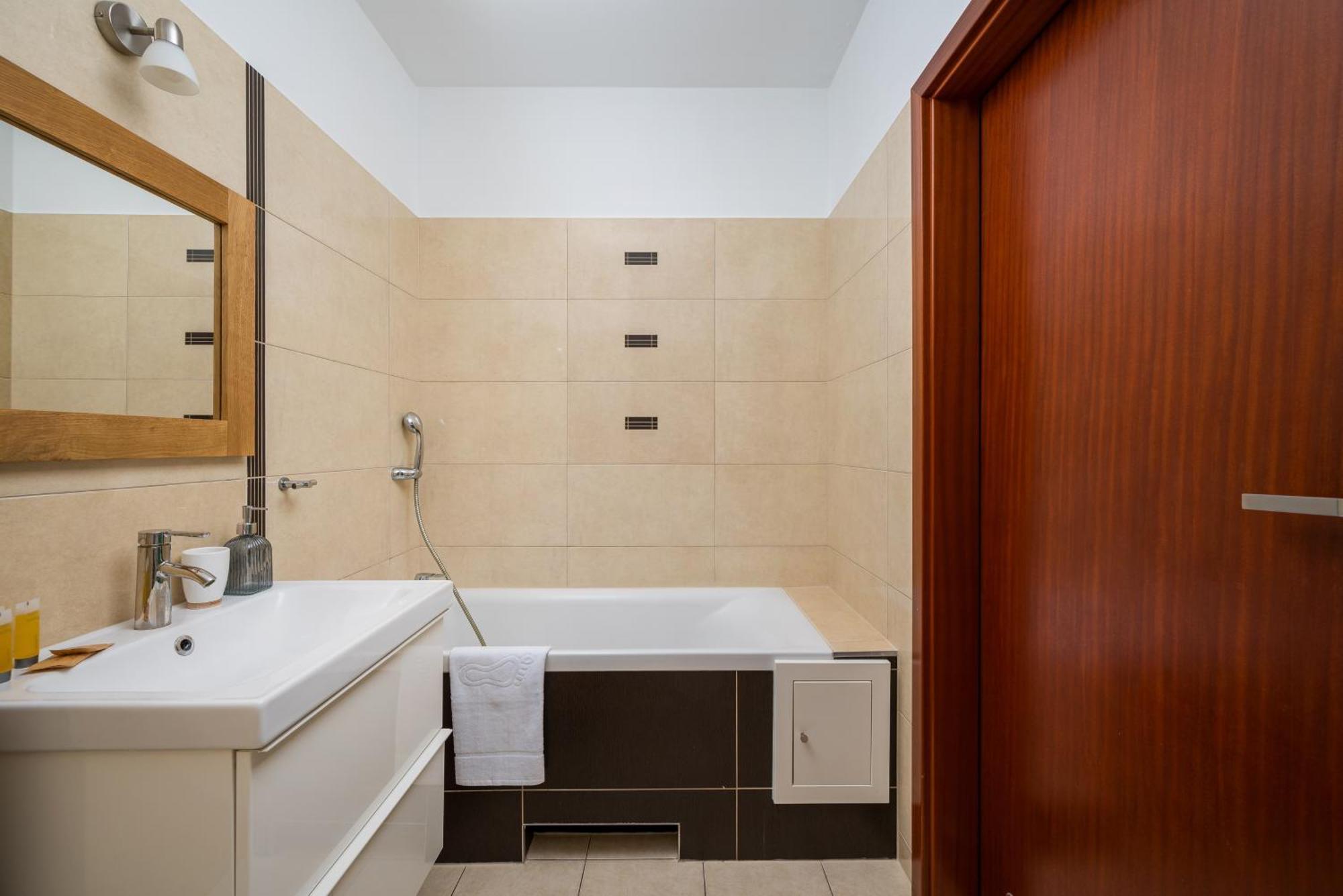 Metro Ksiecia Janusza Cosy Apartment Варшава Экстерьер фото